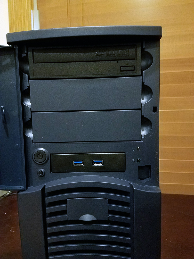 Illustration for article titled Remember those early-mid 2000s gaming cases?
